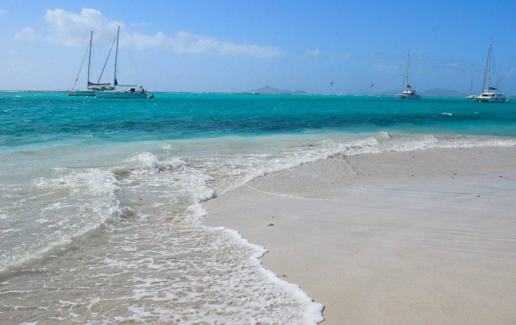 Learn to Sail Caribbean Tobago Cays