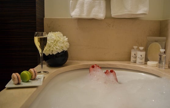 bubble bath Hotel Prince de Galles Paris France